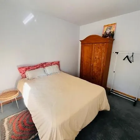 Apartment Modern With Private Garden & Shared Pool *