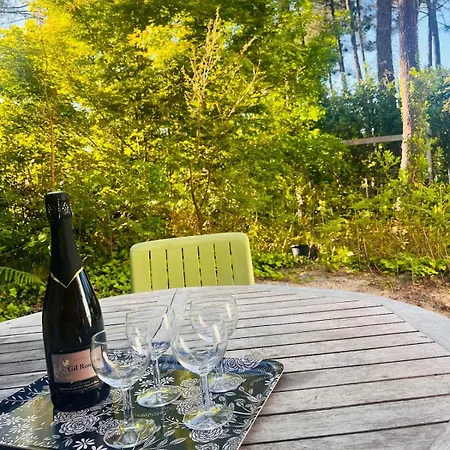 Apartamento Modern With Private Garden & Shared Pool