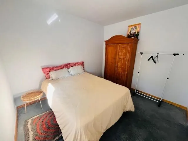 Appartement Modern With Private Garden & Shared Pool *