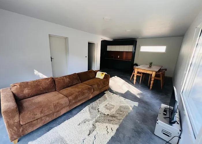 Appartement Modern With Private Garden & Shared Pool *