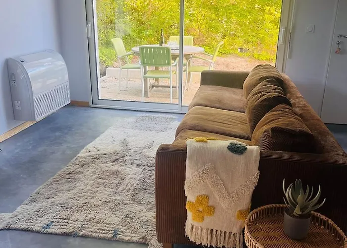 Modern With Private Garden & Shared Pool *