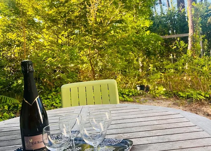 Appartement Modern With Private Garden & Shared Pool